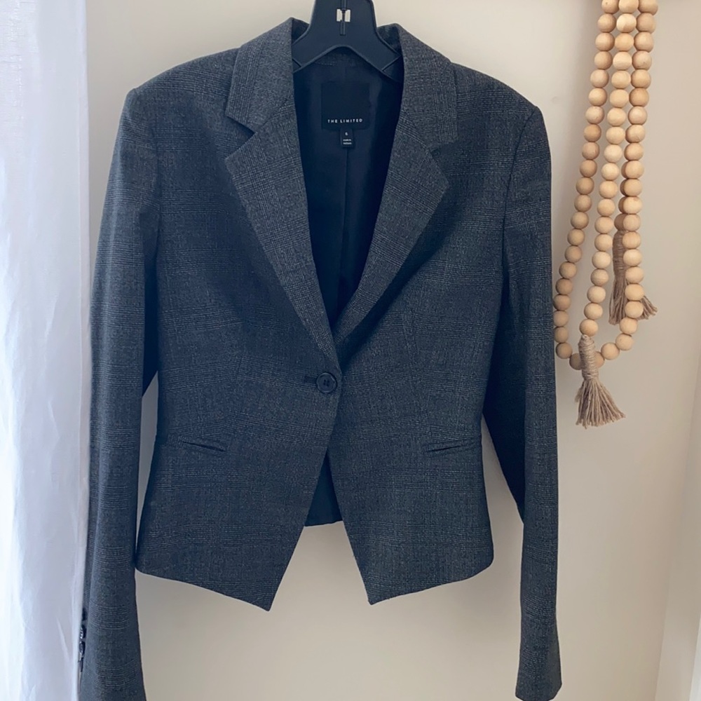 Great blazer with pleated back